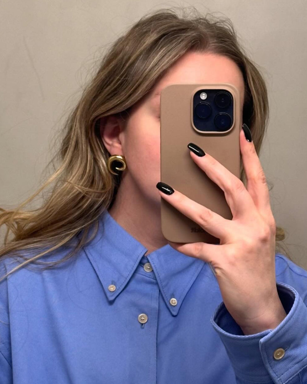 gold earrings
