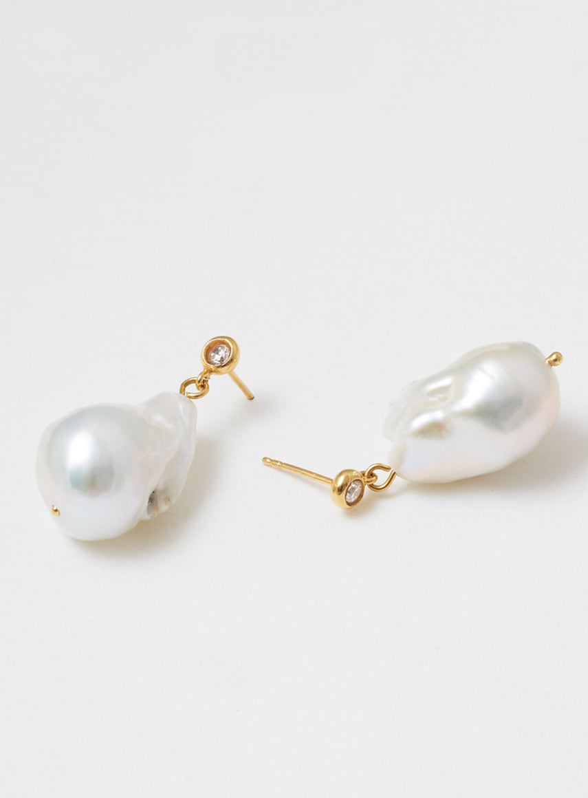 baroque_pearl_earrings_gold