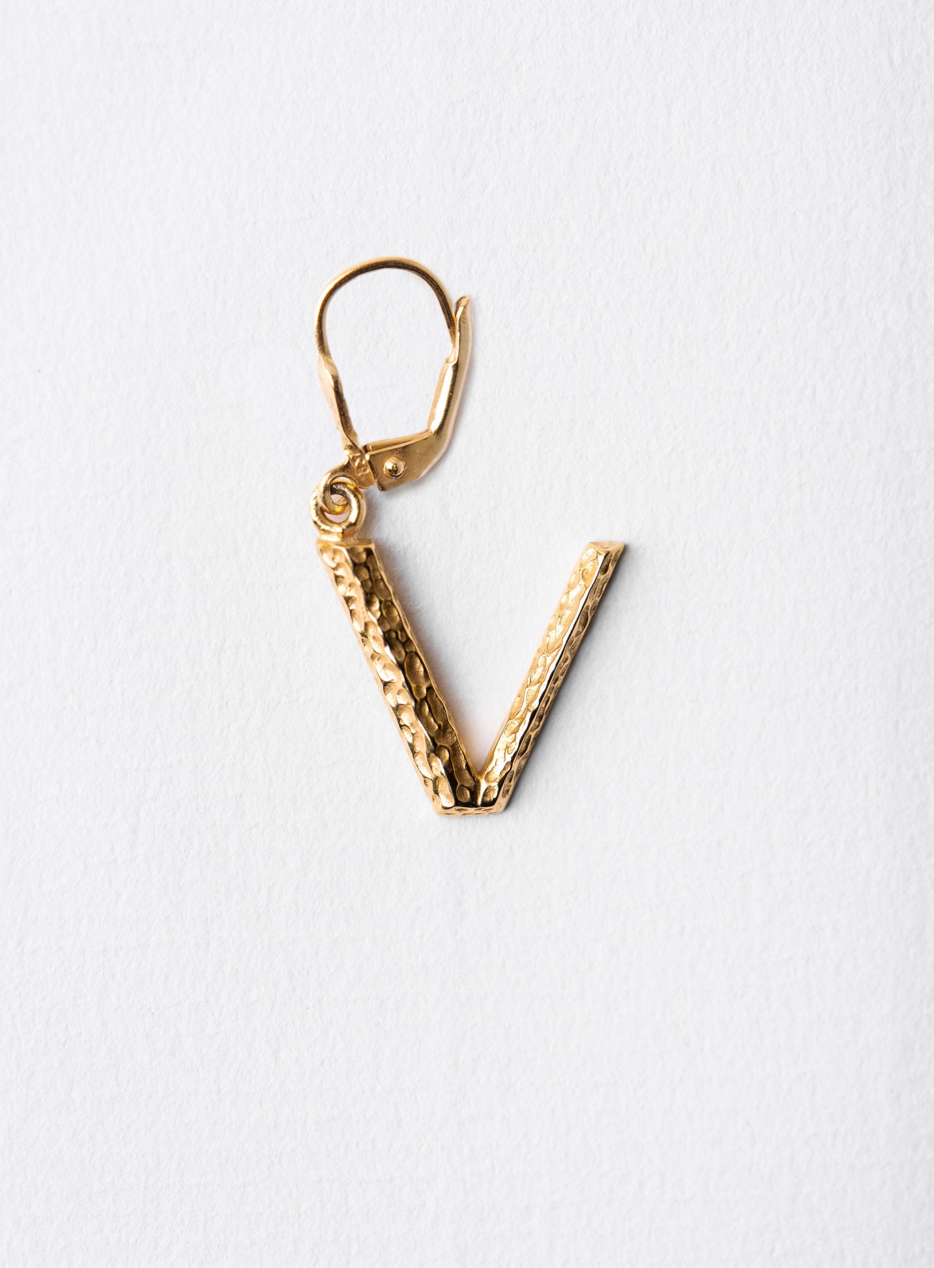 LETTEREARRINGGOLDV