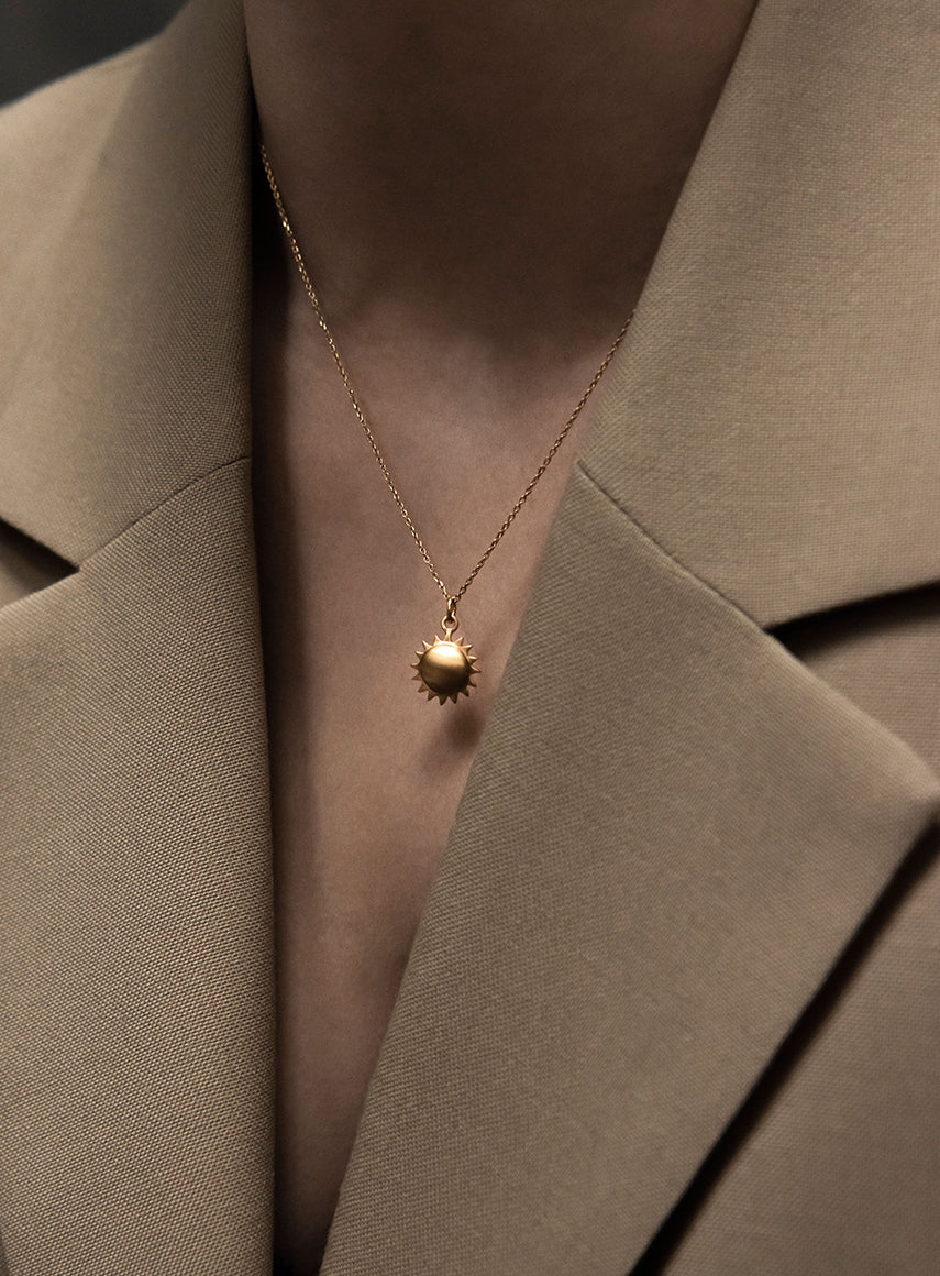 Mini Sun Shiny Gold on Thin Chain Gold – BLUE BILLIE Mini Sun Shiny Gold on Thin Chain Gold – BLUE BILLIE
